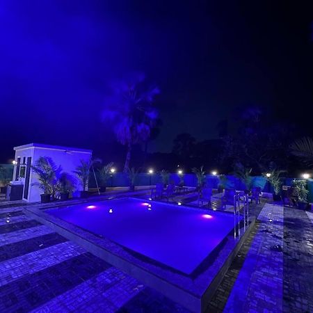 Stayhaven Aqua With Pvt Theatre & Pool Мумбай Екстериор снимка