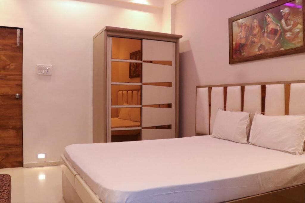 Stayhaven Aqua With Pvt Theatre & Pool Мумбай Екстериор снимка